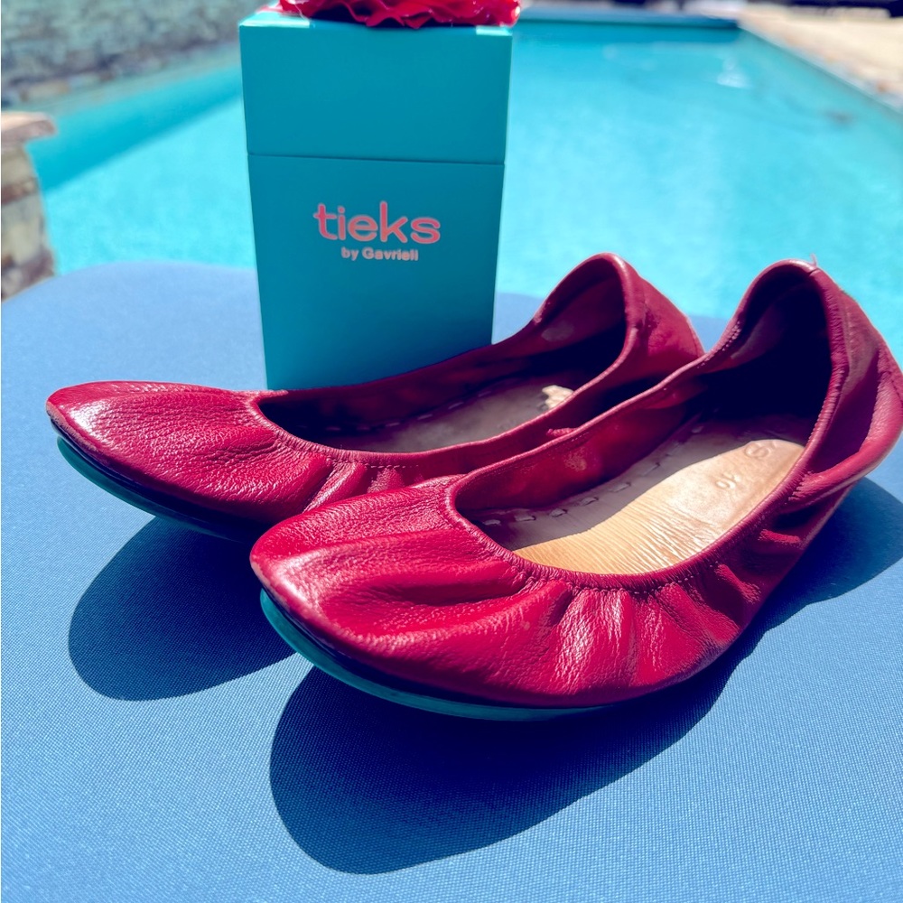 Tieks - Cardinal Red Size 10. Good condition.